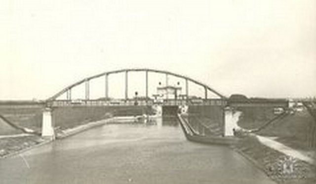 Город