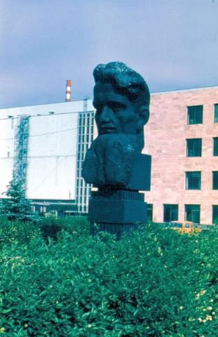 Город