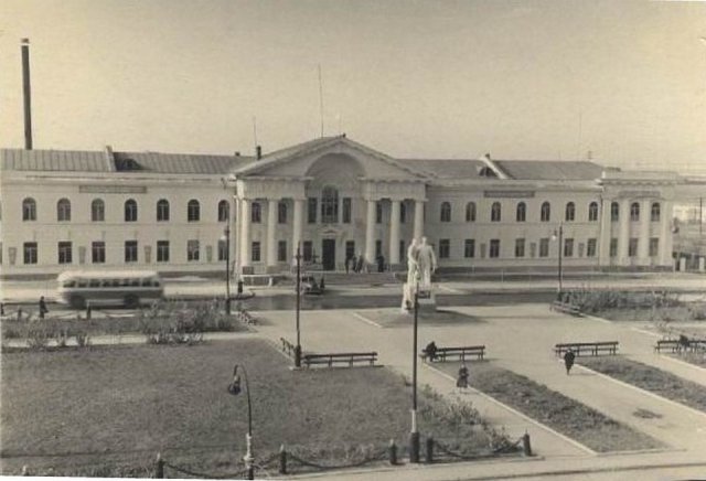 Город