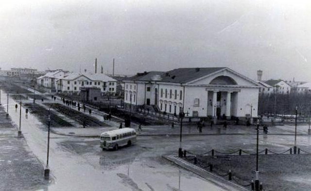 Город